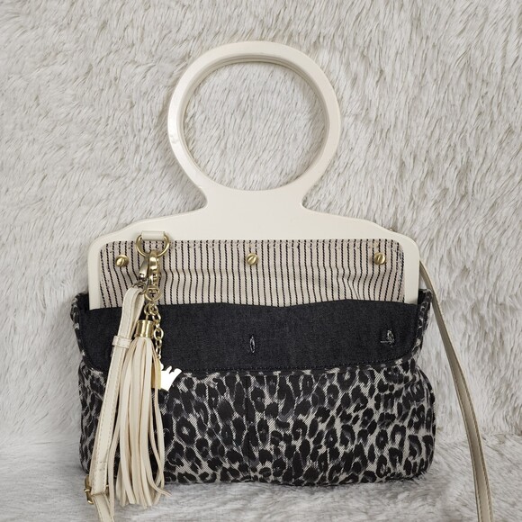 Deesigns by Dee Ocleppo Wooden Handle Animal Print Bag - Picture 5 of 10